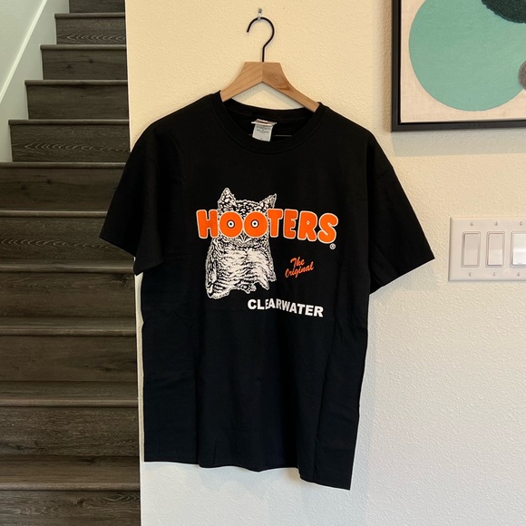 The Original Hooter’s Shirt Medium - Picture 4 of 4